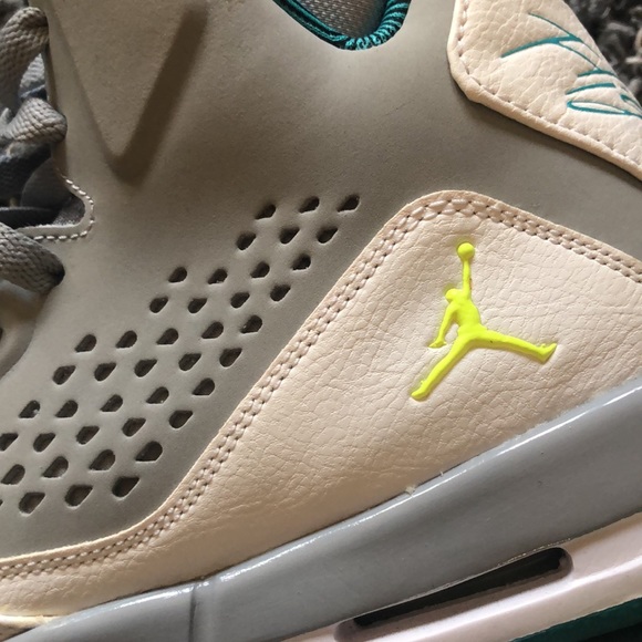 Jordan Flight - Picture 7 of 13